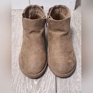 Brand New Kelly & Katie Tan Suede Ankle Boots. Size 10M